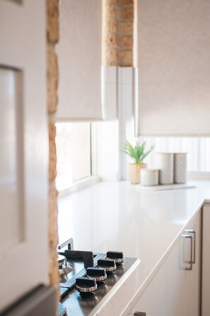 3 Bedroom Fully Equipped Spa Apartment | Desk, iron/ironing board, cribs/infant beds, rollaway beds - Quality Apartments Banksia Albany (Centennial Park)