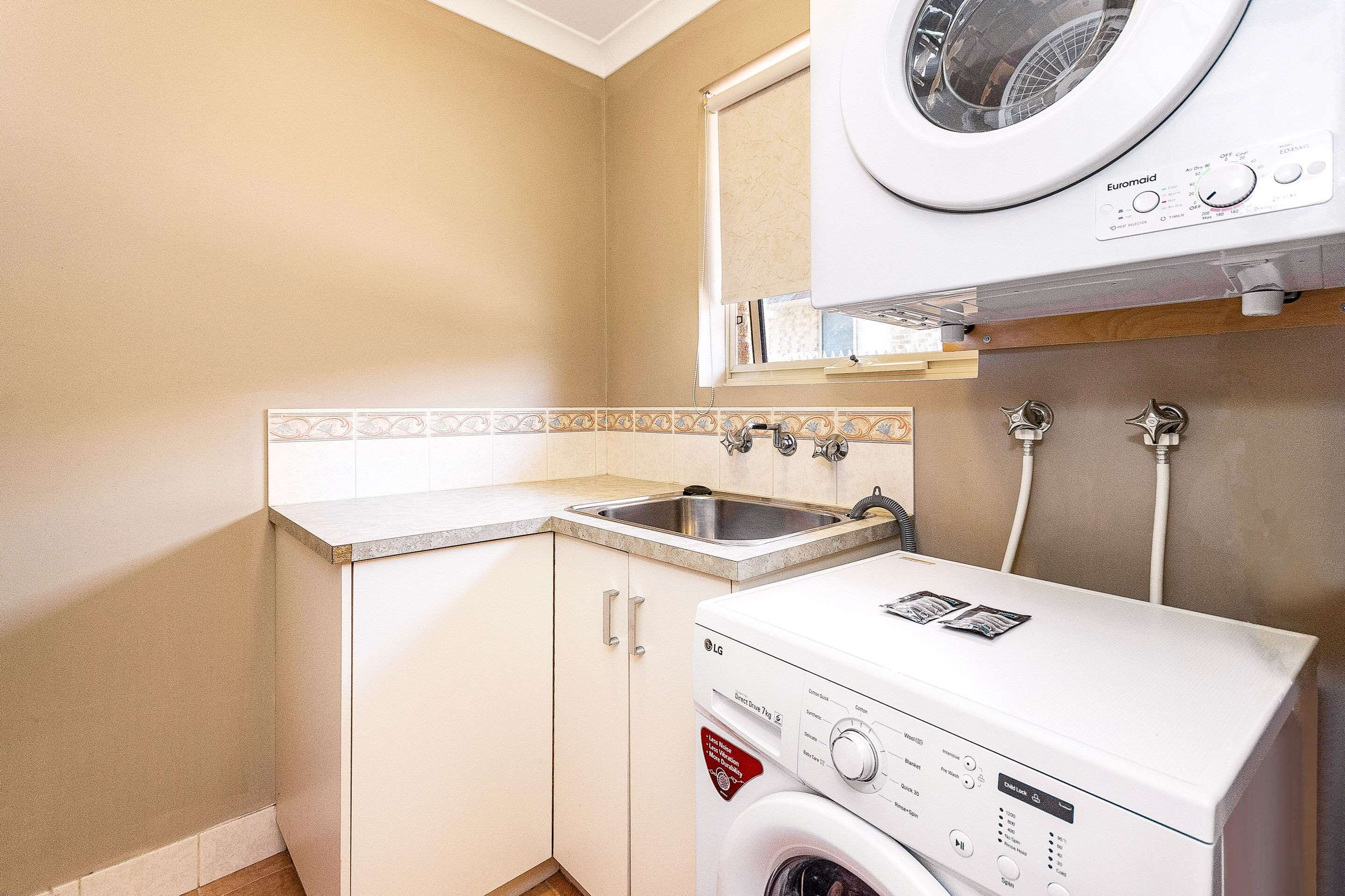 書桌、熨斗/熨衣板、搖籃/嬰兒床、折疊床/加床