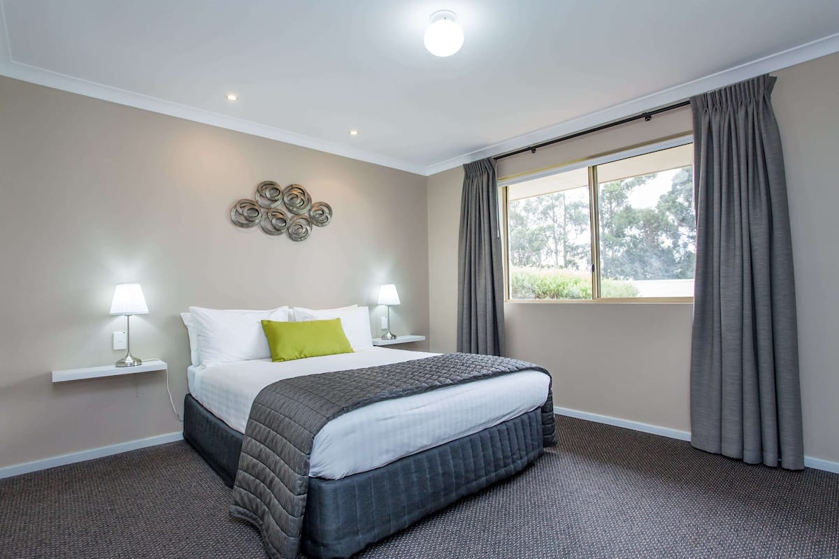 Desk, iron/ironing board, cribs/infant beds, rollaway beds