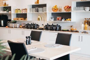 Daily buffet breakfast (AUD 19.95 per person) - Quality Apartments Banksia Albany (Centennial Park)
