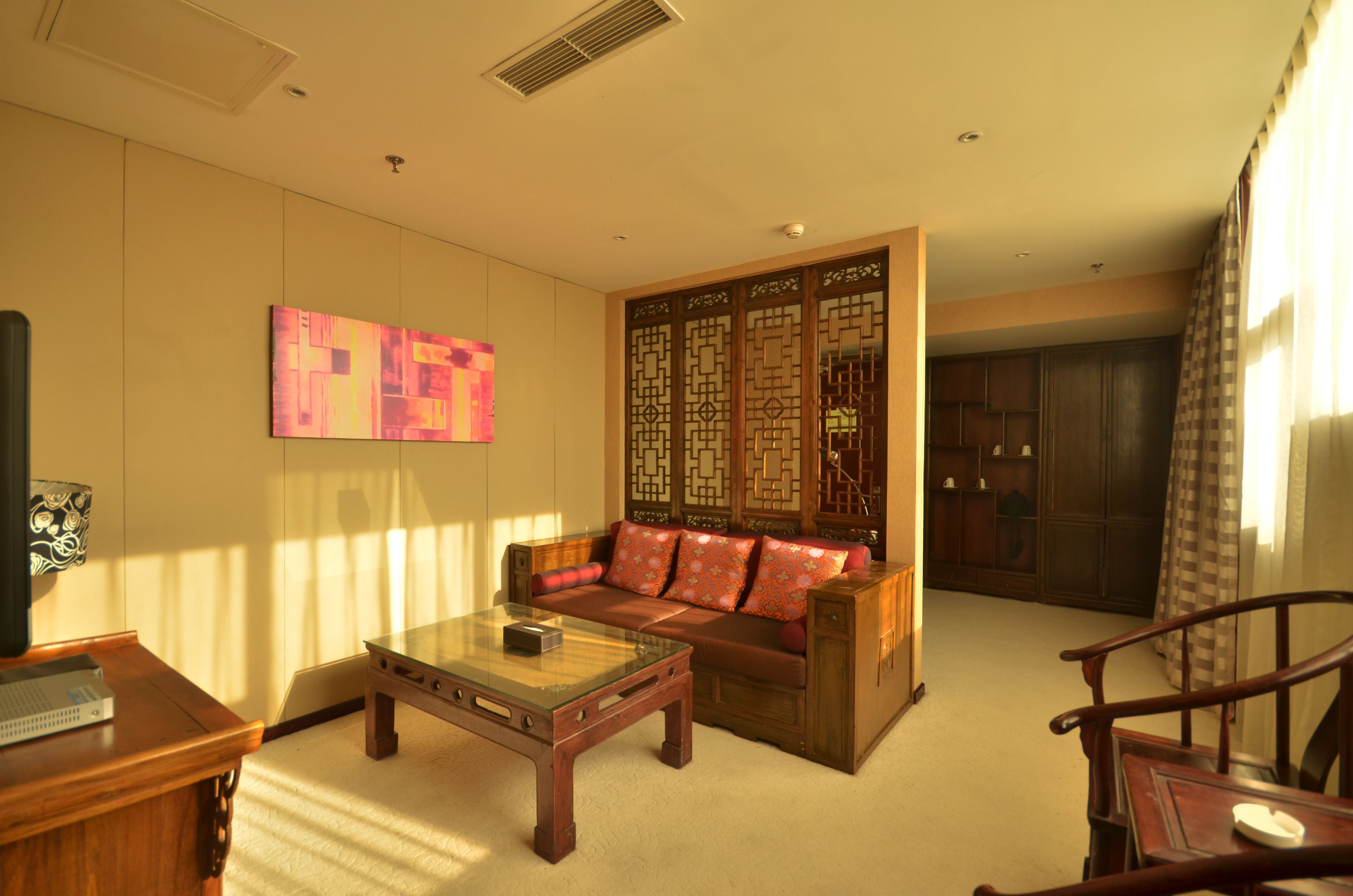 スーペリア スイート | リビング エリア | 27 インチの液晶テレビ (デジタル放送視聴可)、テレビ