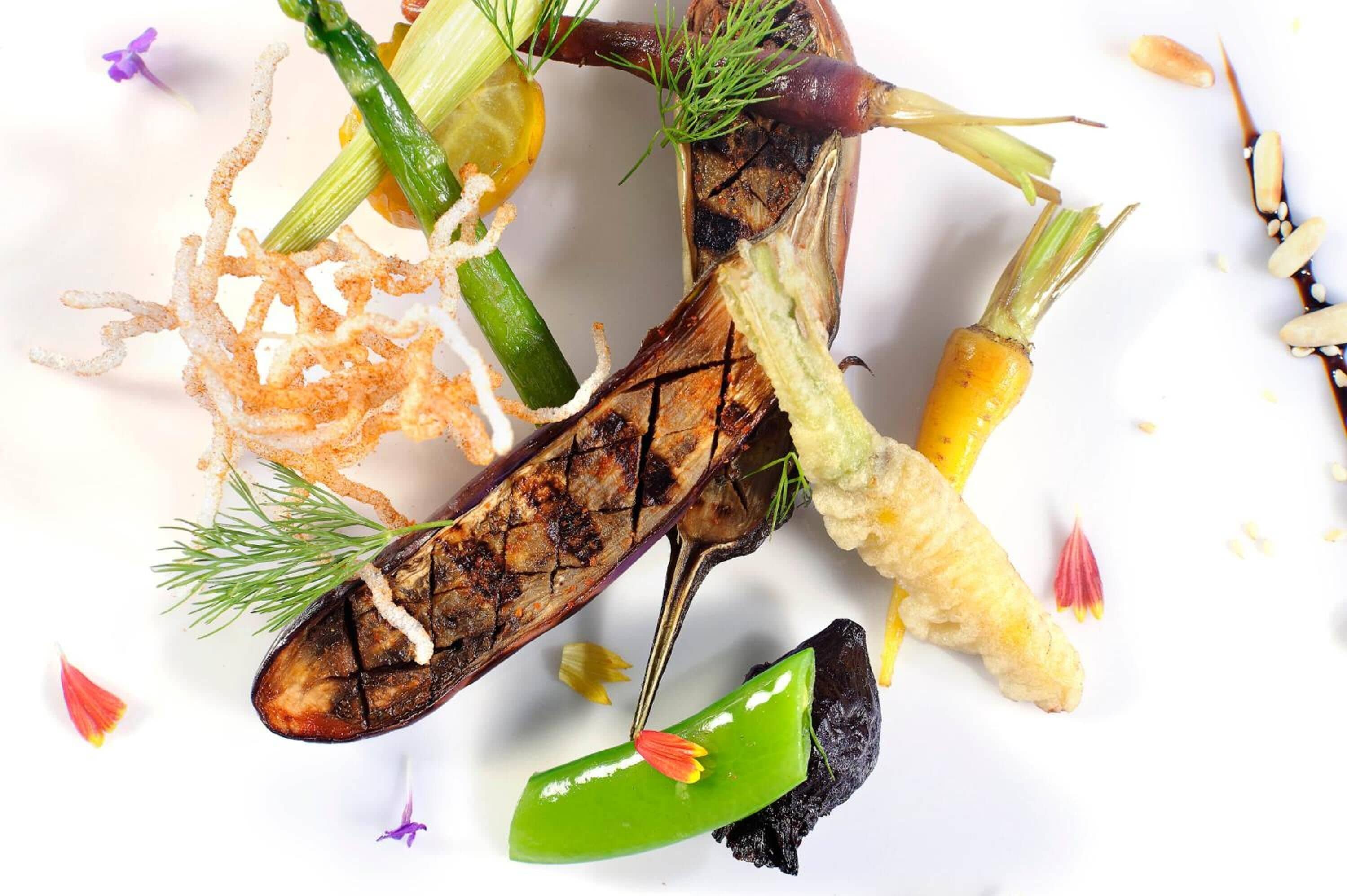 2 restaurants, breakfast served, french cuisine