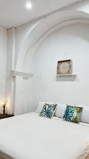 City Double Room, 1 King Bed | Premium bedding, individually decorated, individually furnished, desk