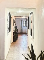 Habitación City doble, 1 cama de matrimonio grande | Vistas al patio