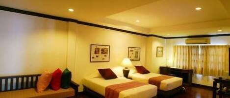 خزنة داخل الغرفة ومكتب وواي فاي مجانًا