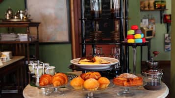 Daily continental breakfast (LAK 5 per person)