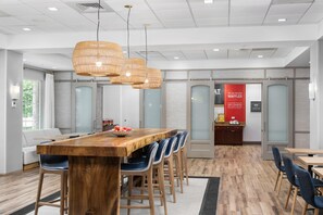 Free daily buffet breakfast  - Hampton Inn New Smyrna Beach (New Smyrna Beach)