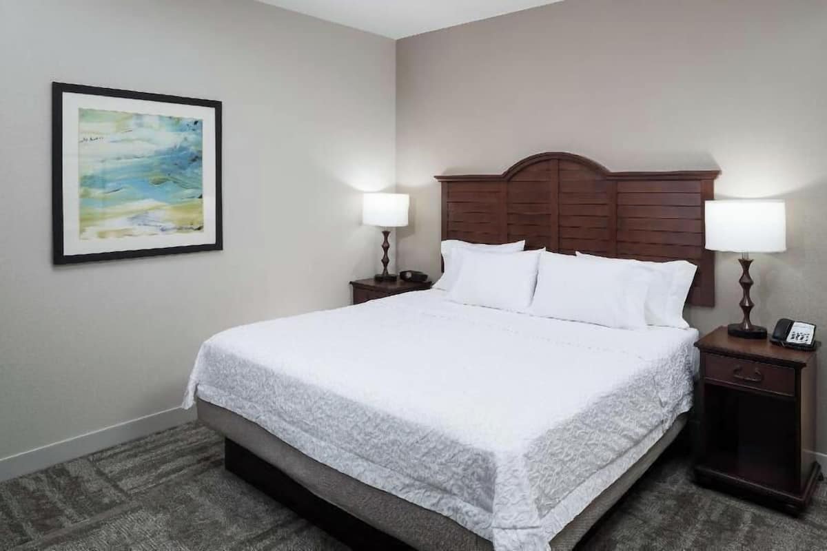 Ropa de cama hipoalergénica y escritorio
