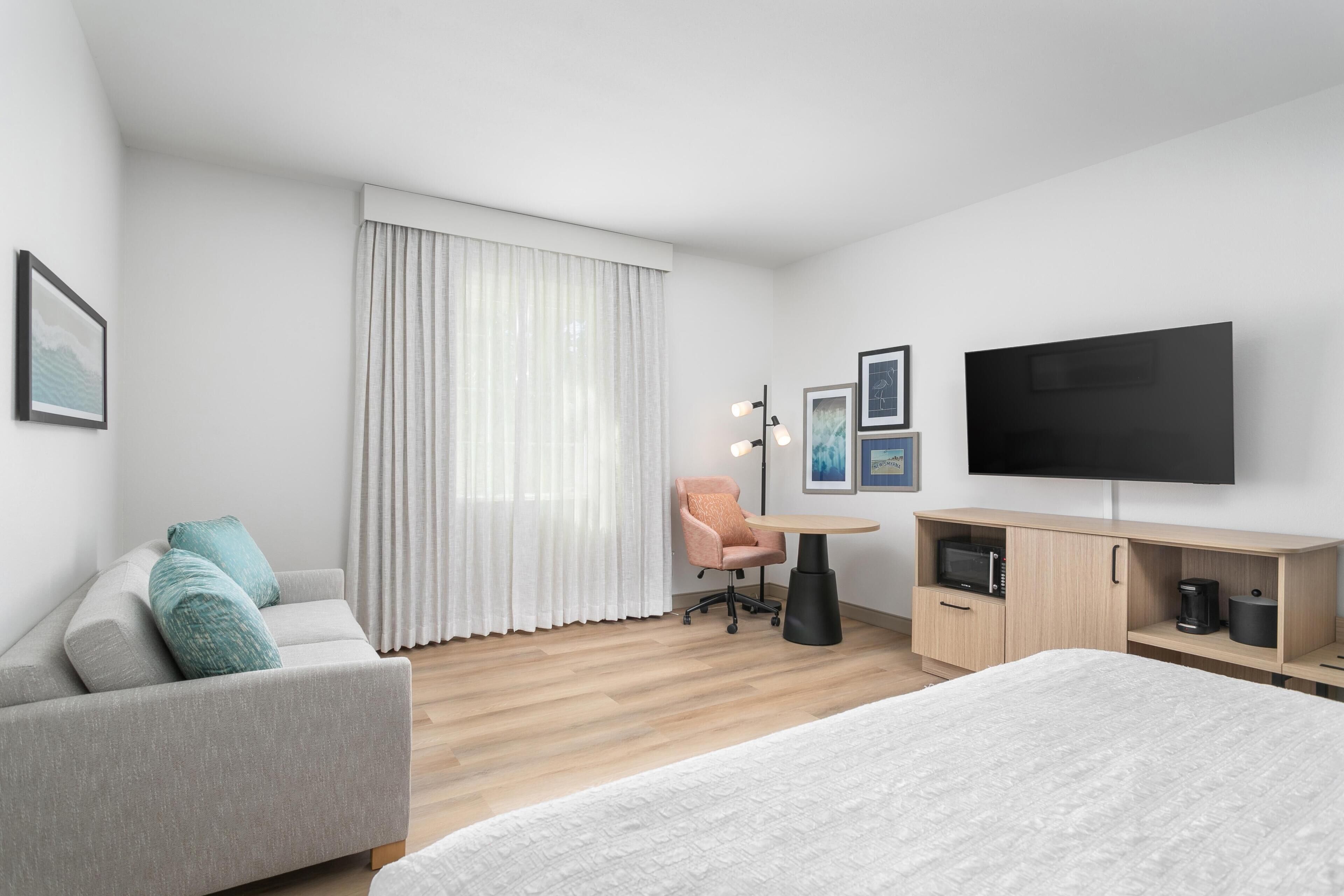 Room, 1 King Bed with Sofa bed | Living area