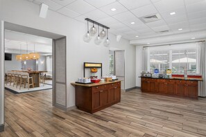 Free daily buffet breakfast  - Hampton Inn New Smyrna Beach (New Smyrna Beach)