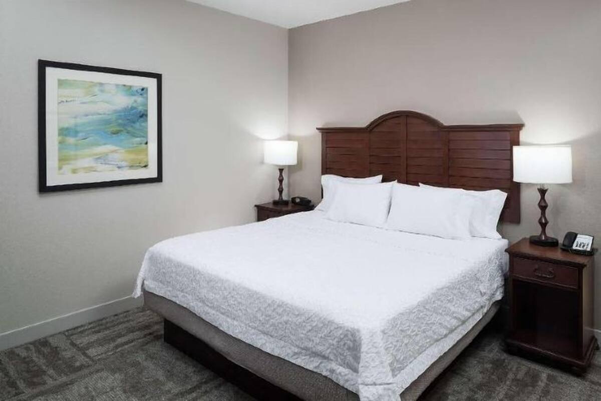 Ropa de cama hipoalergénica y escritorio