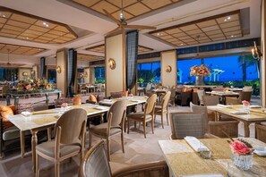 5 restoran, melayani sarapan, makan siang; sajian masakan internasional