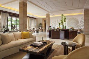 5 restoran, melayani sarapan, makan siang; sajian masakan internasional