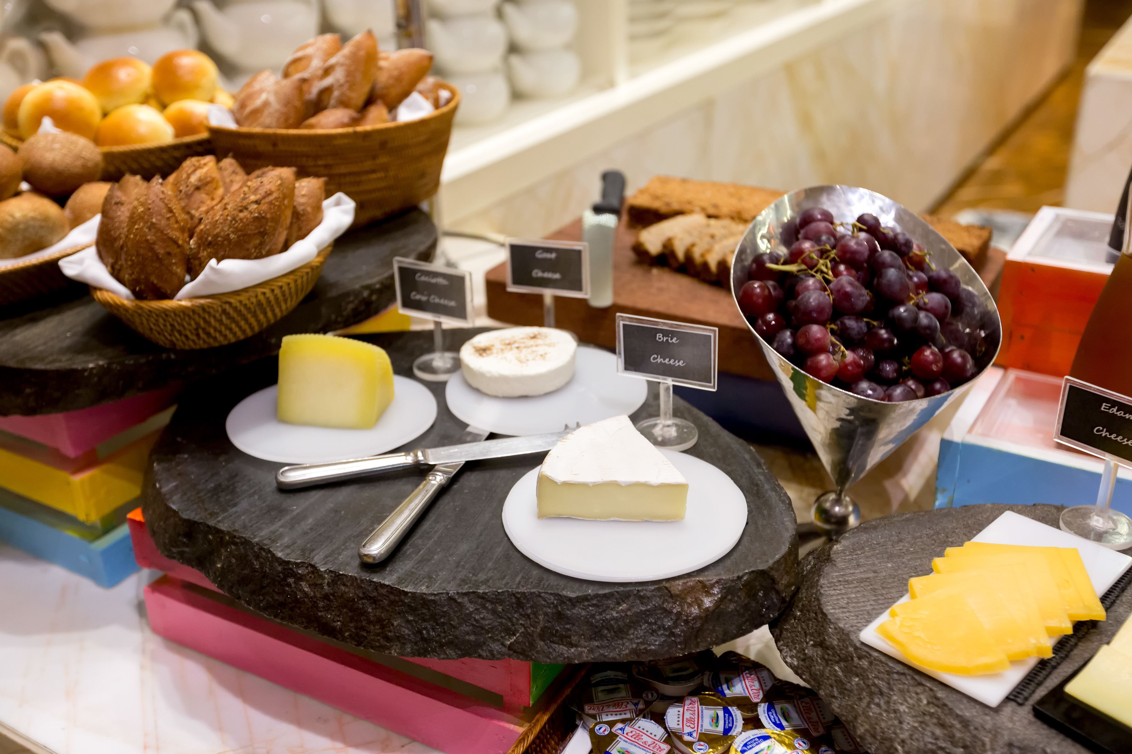 daily buffet breakfast (idr 580000 per person)