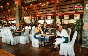 4 restaurants, breakfast, lunch, dinner served; Vietnamese cuisine - Madagui Forest City (Da Huoai)