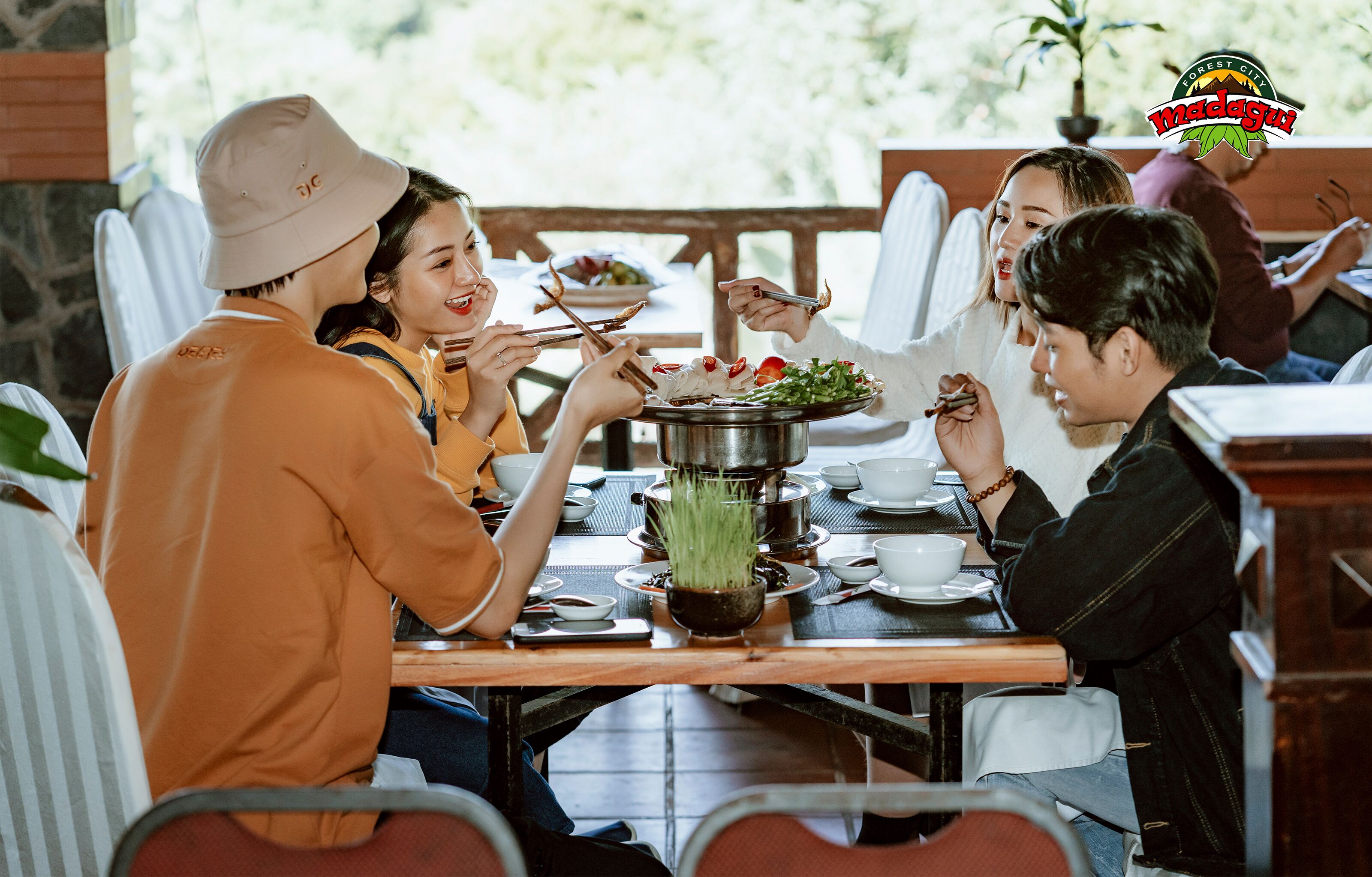 4 개의 레스토랑, 아침 식사, 점심 식사 및 저녁 식사 제공