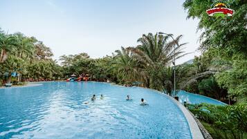 3 outdoor pools, pool umbrellas, pool loungers