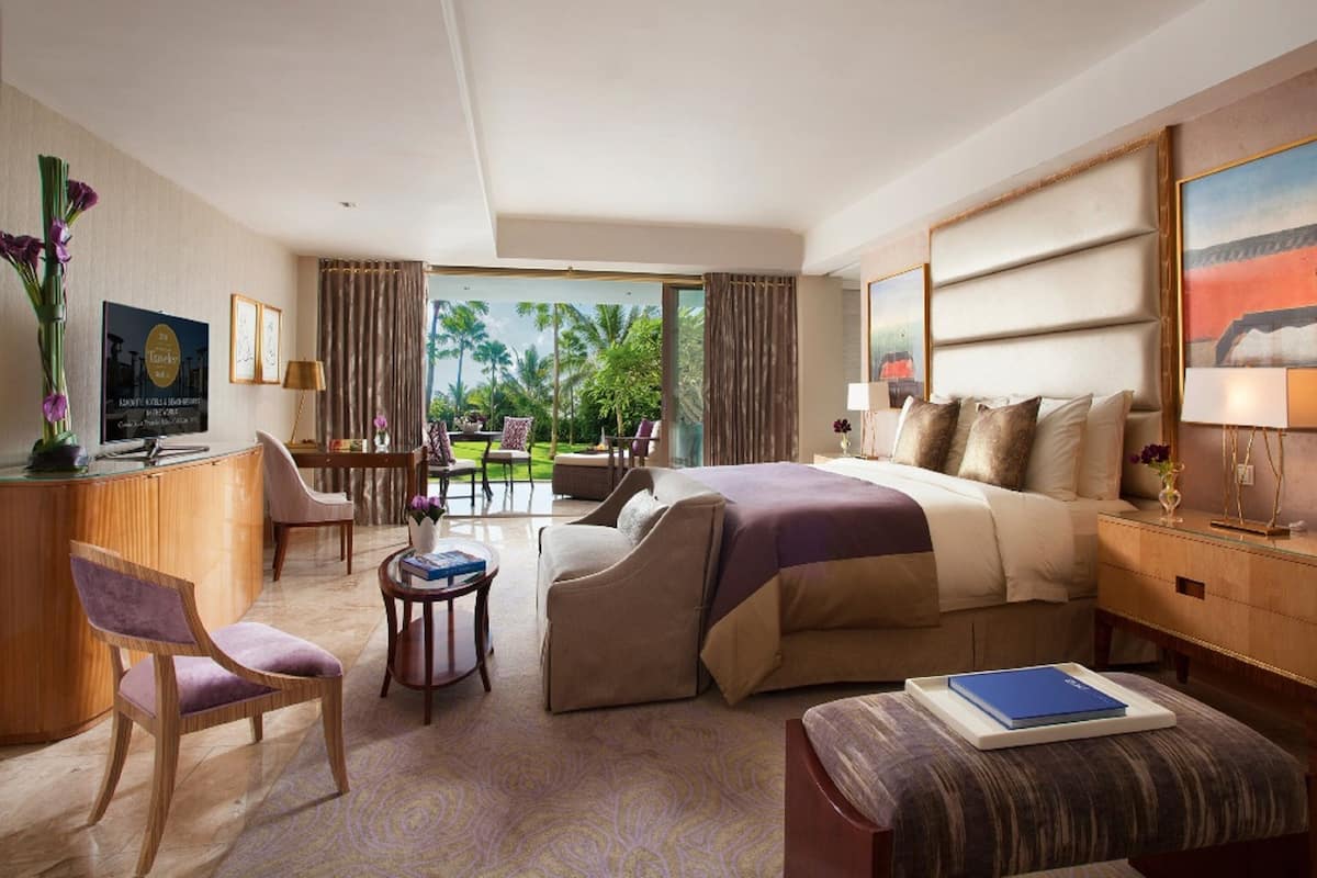 Premium bedding, minibar, in-room safe, desk