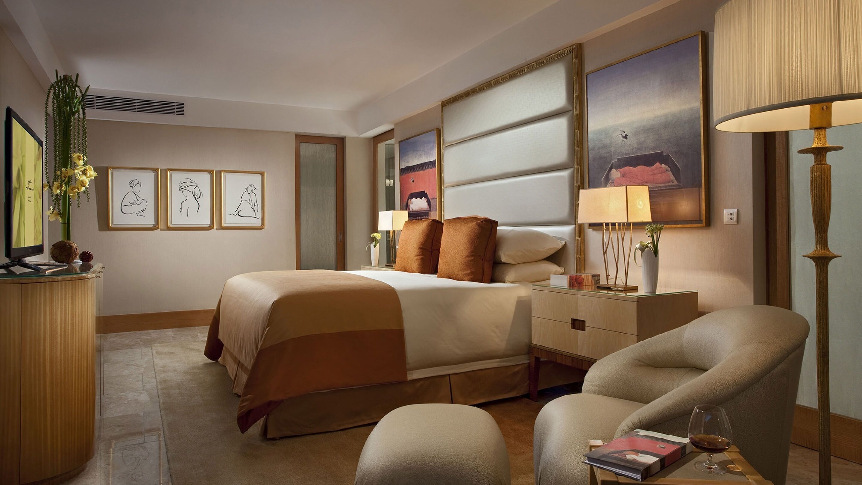 premium bedding, minibar, in-room safe, desk