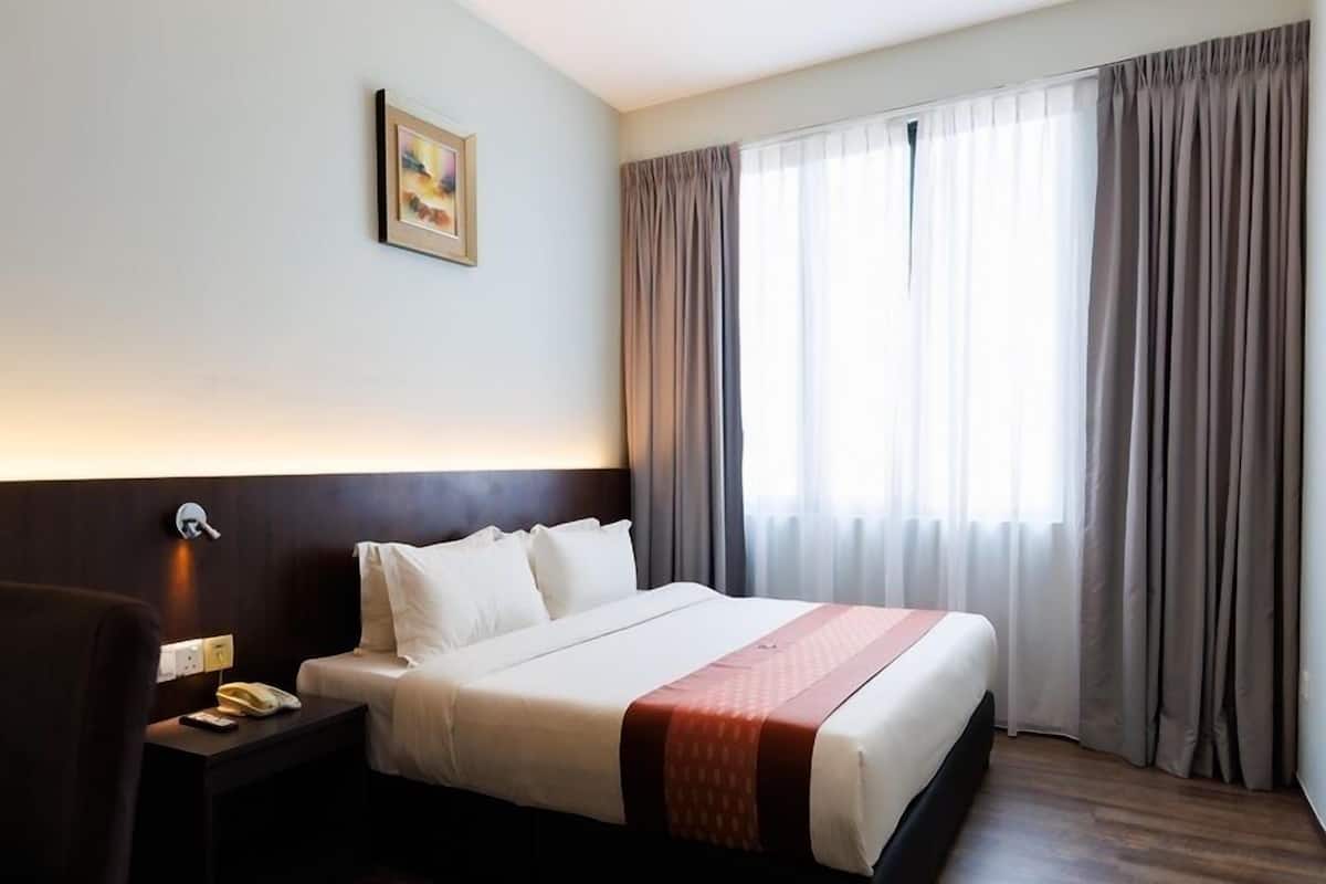 Superior Room, 1 King Bed | Down duvets, Select Comfort beds, soundproofing, iron/ironing board