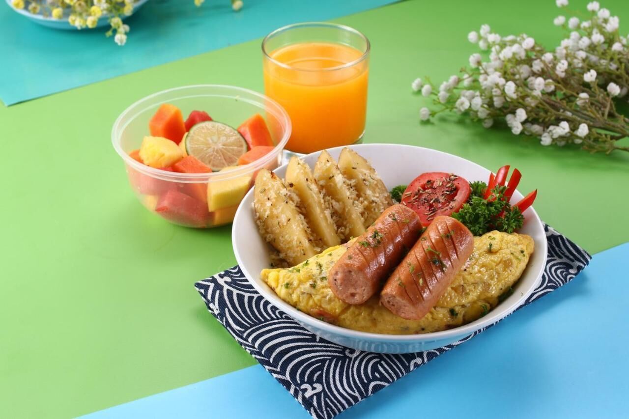 daily cooked-to-order breakfast (idr 40000 per person)