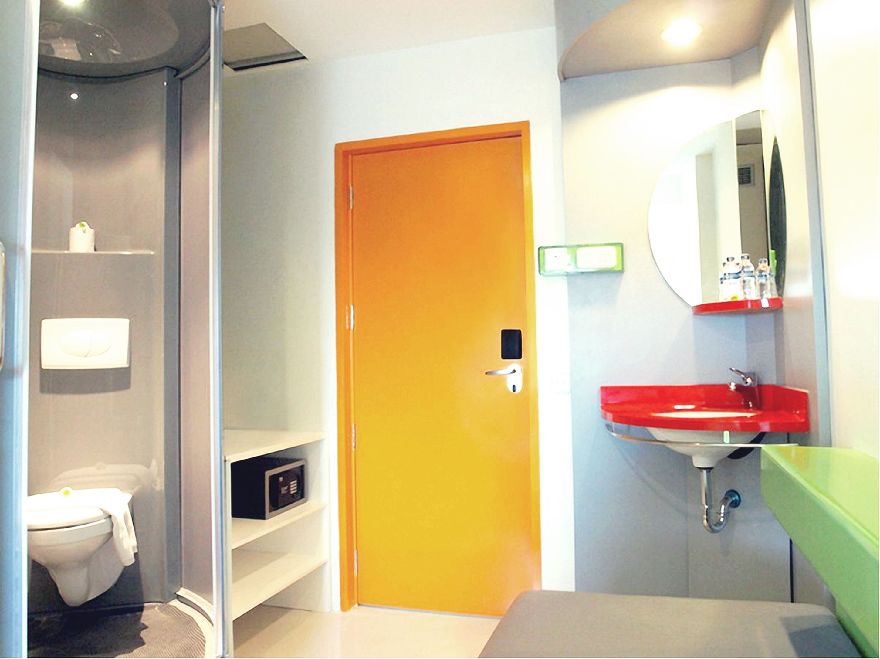 shower, towels, soap, shampoo