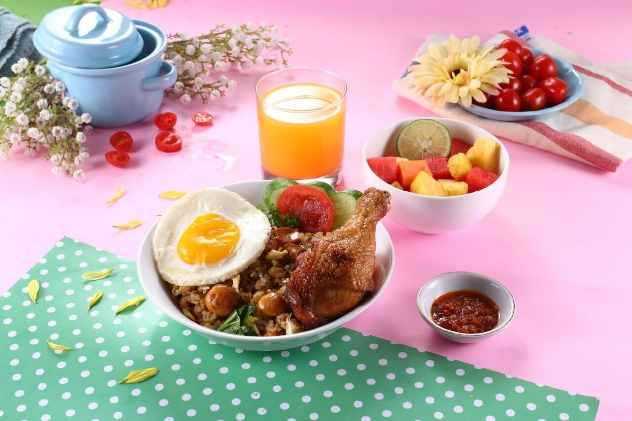 daily cooked-to-order breakfast (idr 40000 per person)