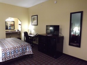 Desk, free WiFi, bed sheets - SUNRISER INN (Kilgore)
