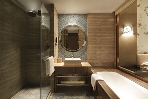 Rainfall showerhead, hair dryer, bathrobes, slippers - Four Points By Sheraton Luohe (Luohe)