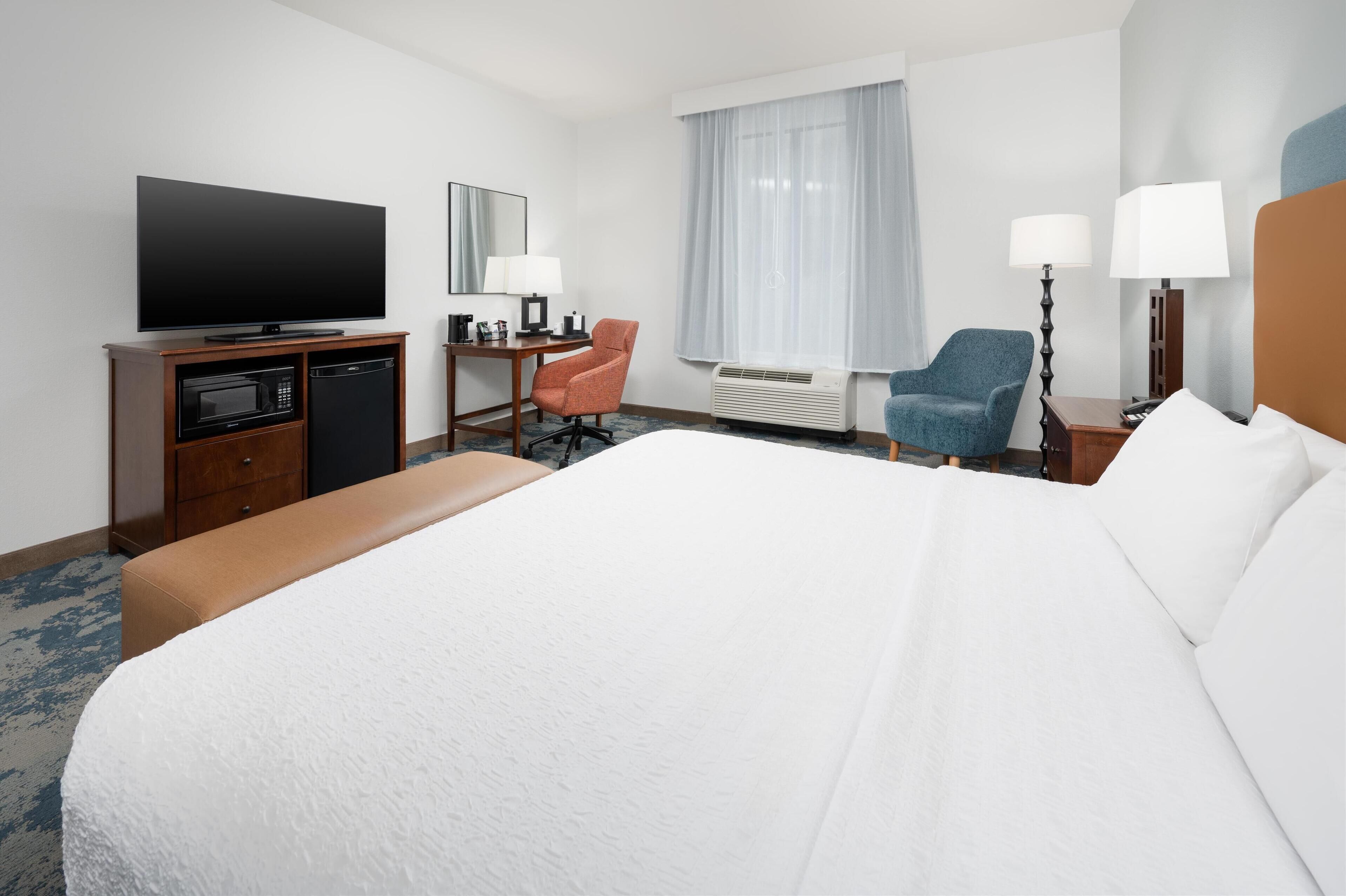 in-room safe, desk, laptop workspace, blackout curtains