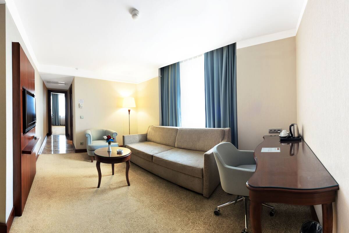 premium bedding, minibar, in-room safe, desk