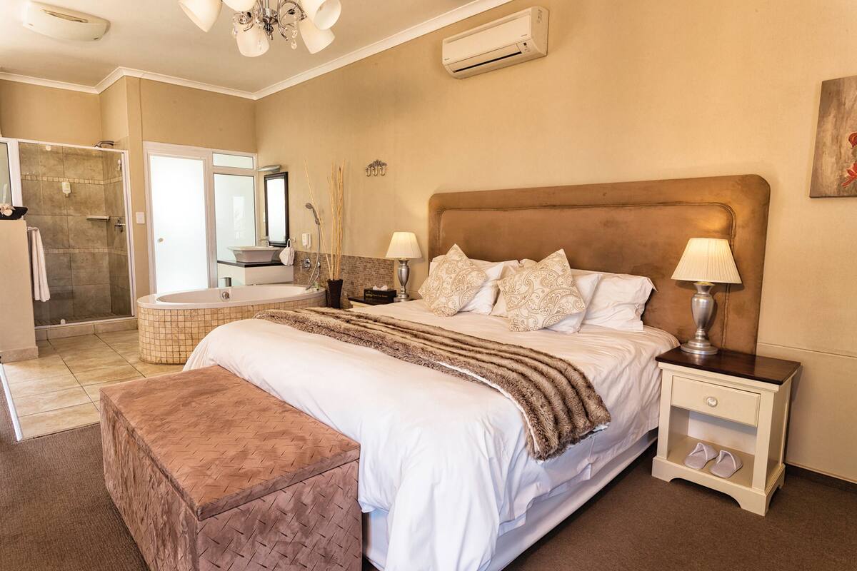 1 bedroom, in-room safe, desk, free WiFi