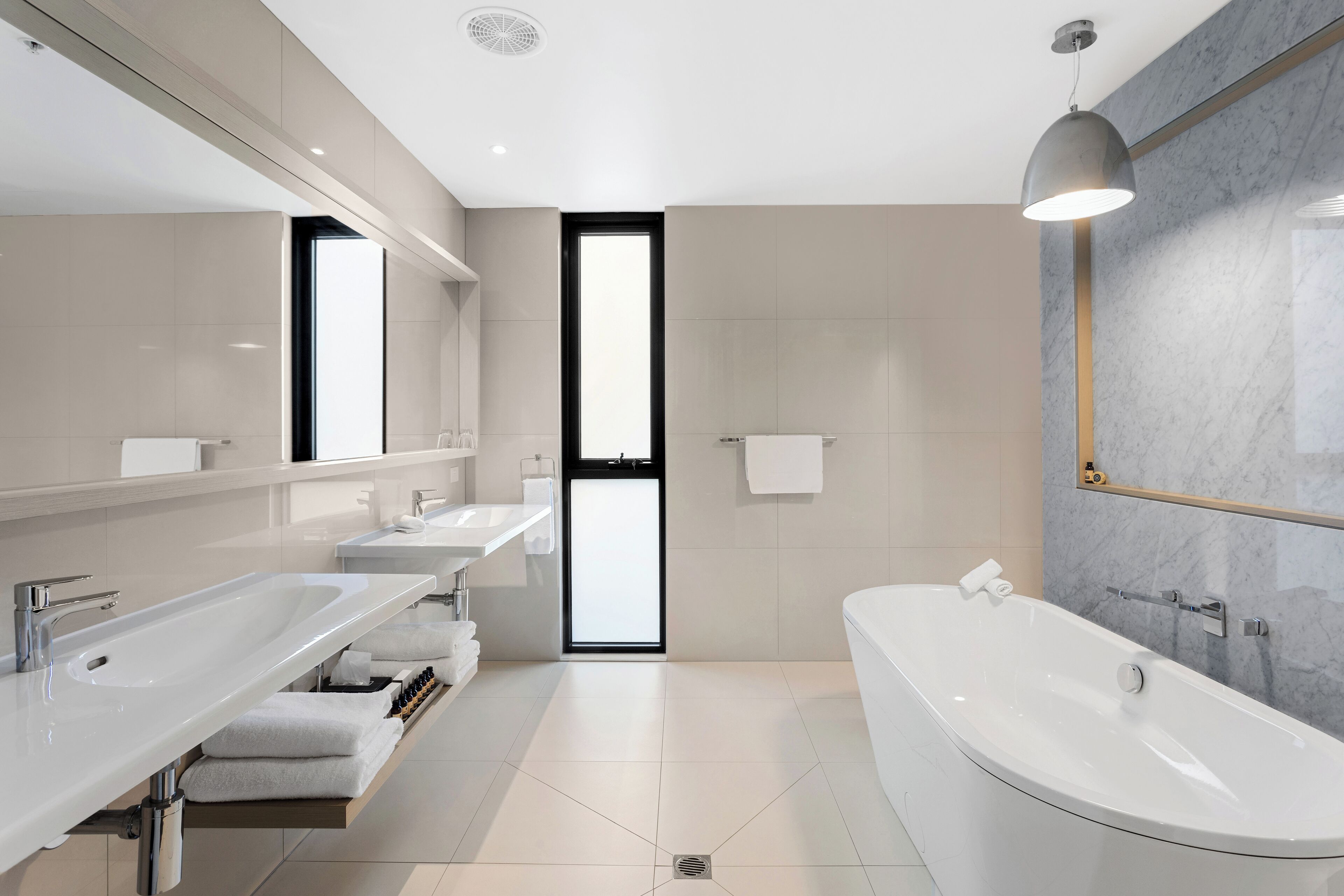 flinders suite | bathroom | free toiletries, hair dryer, bathrobes, towels