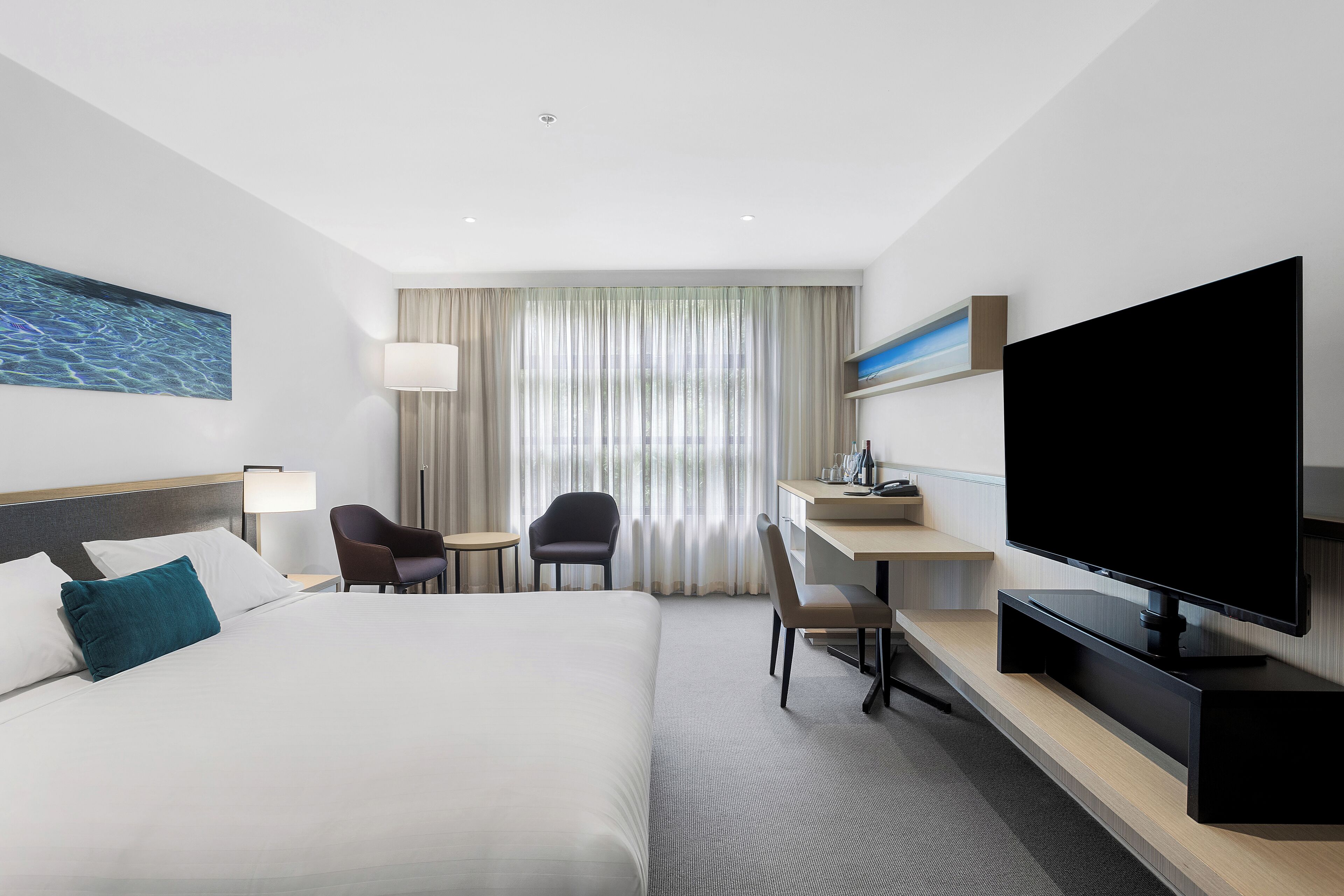 bass room  | 1 bedroom, minibar, in-room safe, desk