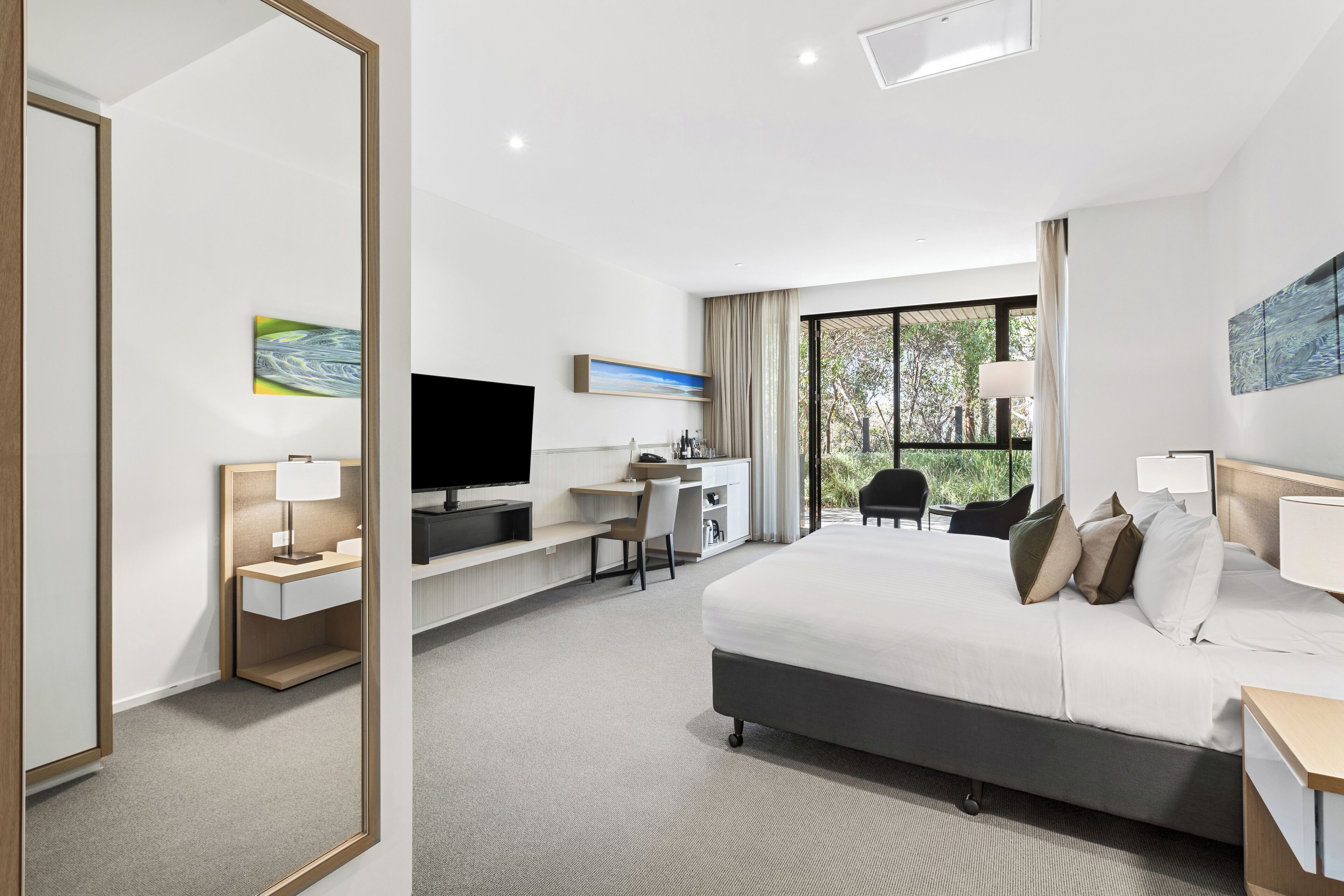 flinders room | 1 bedroom, minibar, in-room safe, desk