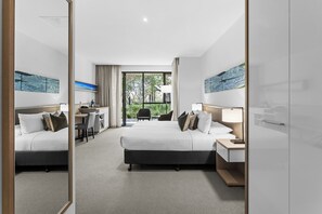 Flinders Room | Minibar, in-room safe, desk, soundproofing