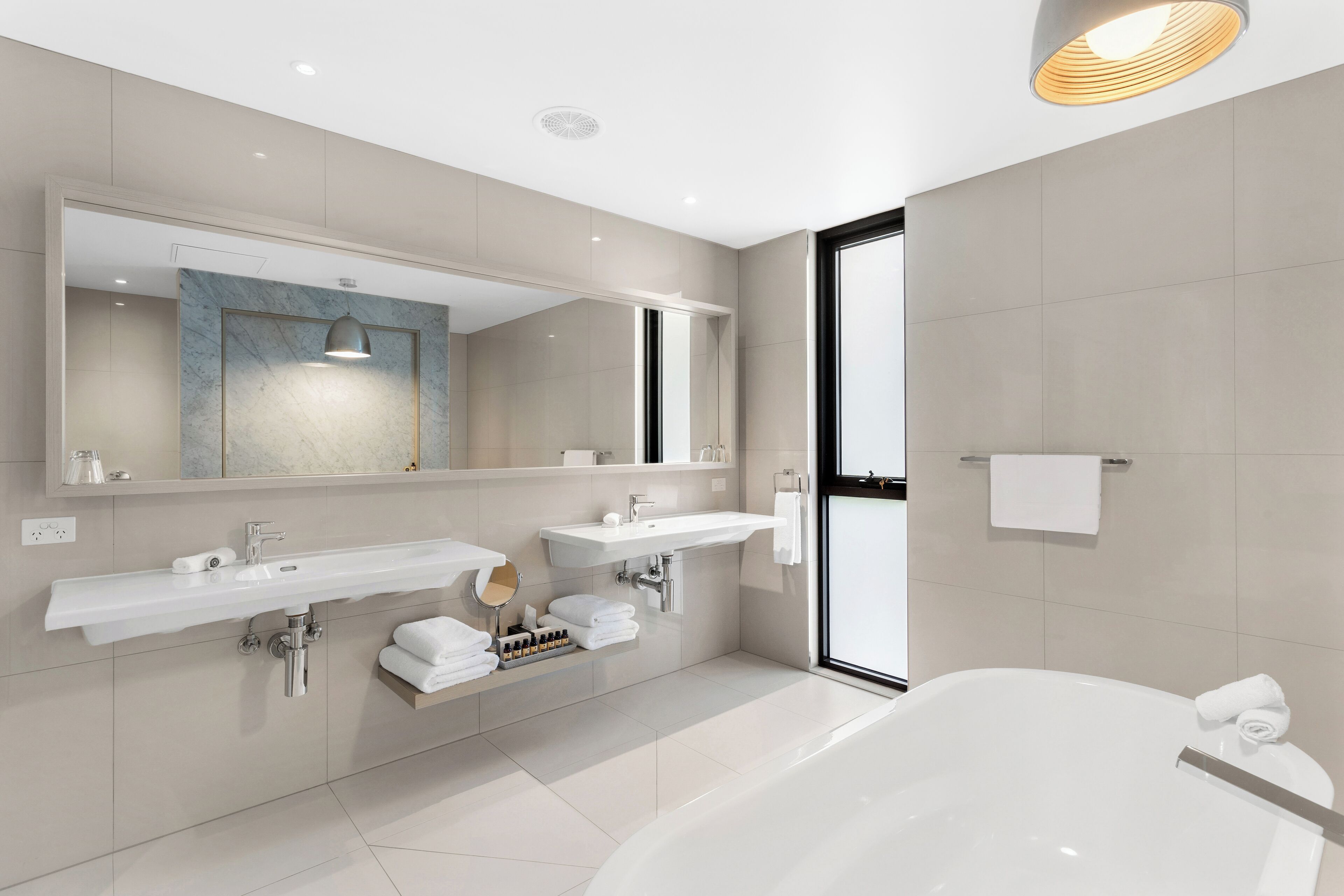 flinders suite | bathroom | free toiletries, hair dryer, bathrobes, towels