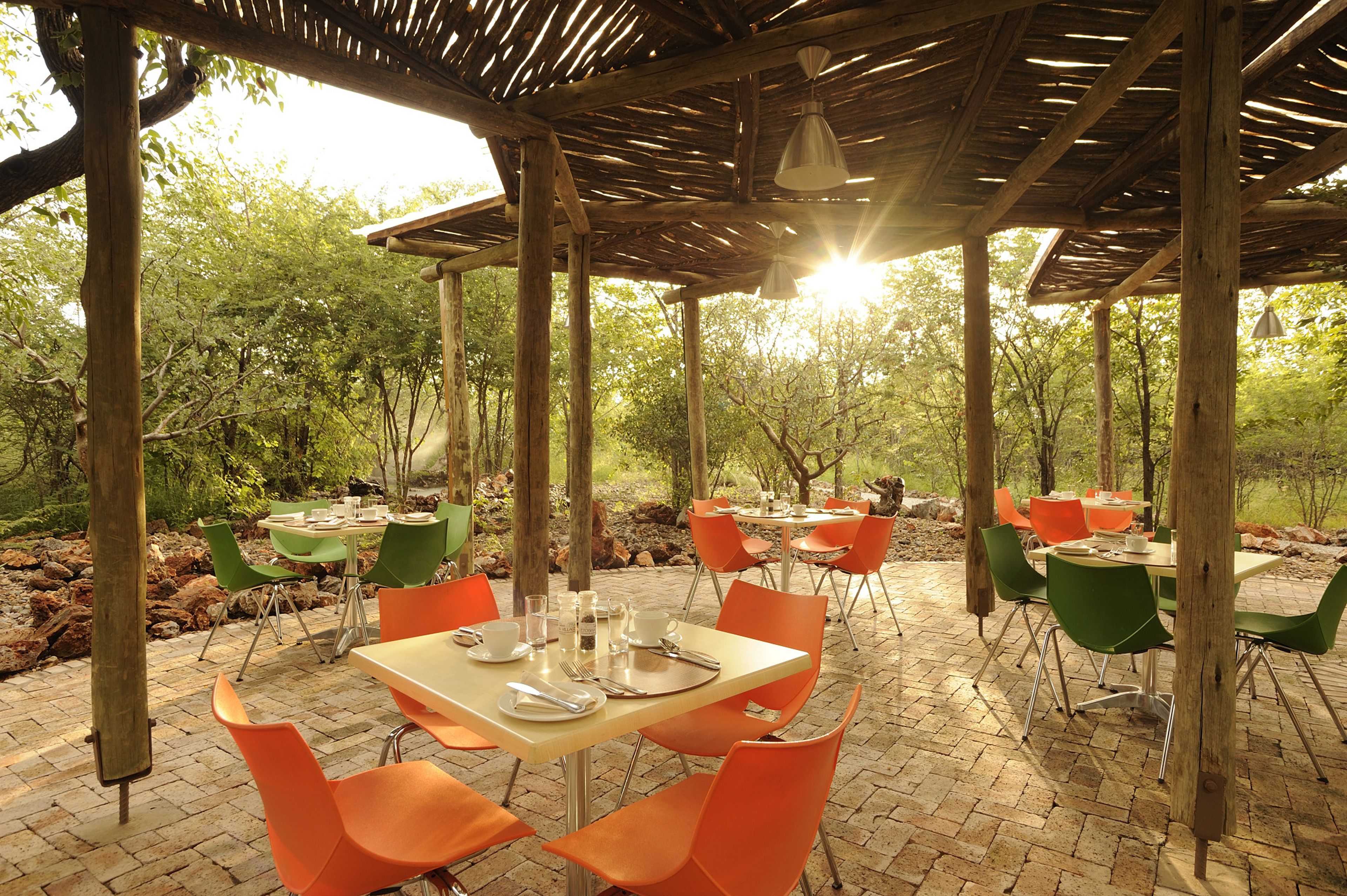 Frokost, lunsj og middag serveres, lokale retter 