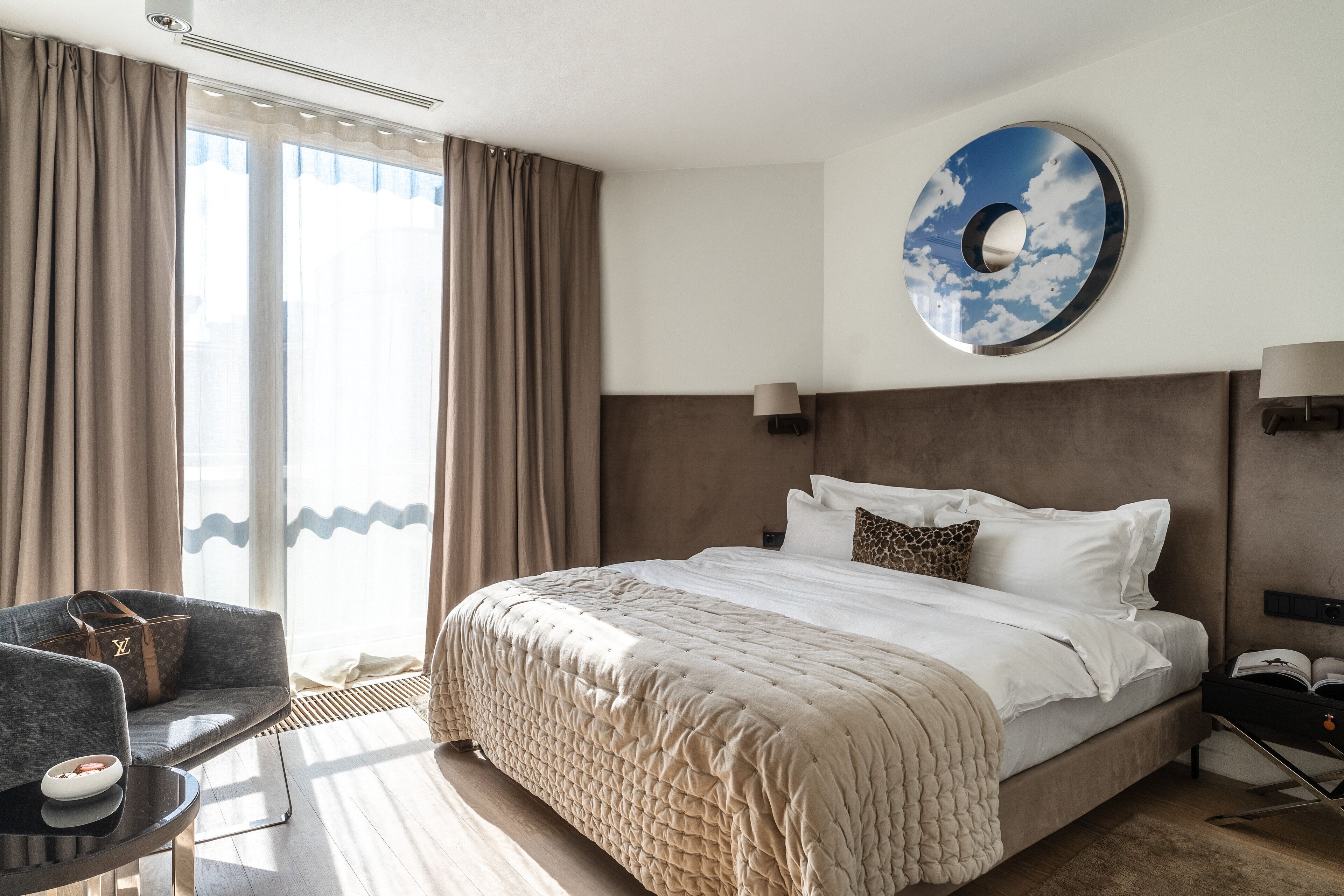 Suite Superior (Junior (MI - SUPW)) | Seprai antialergi, isi minibar gratis, dan brankas