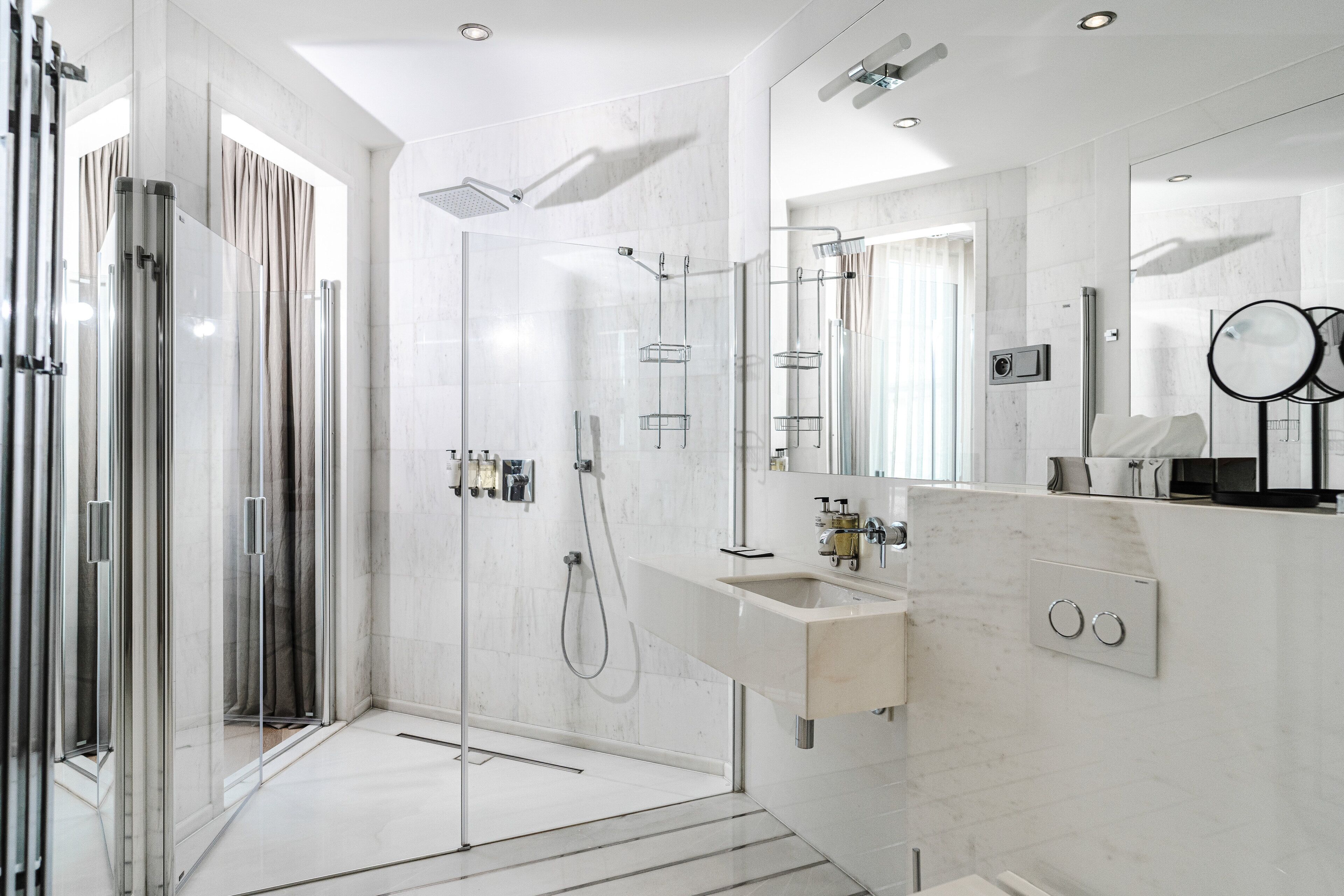 1 bedroom, hypo-allergenic bedding, free minibar items, in-room safe