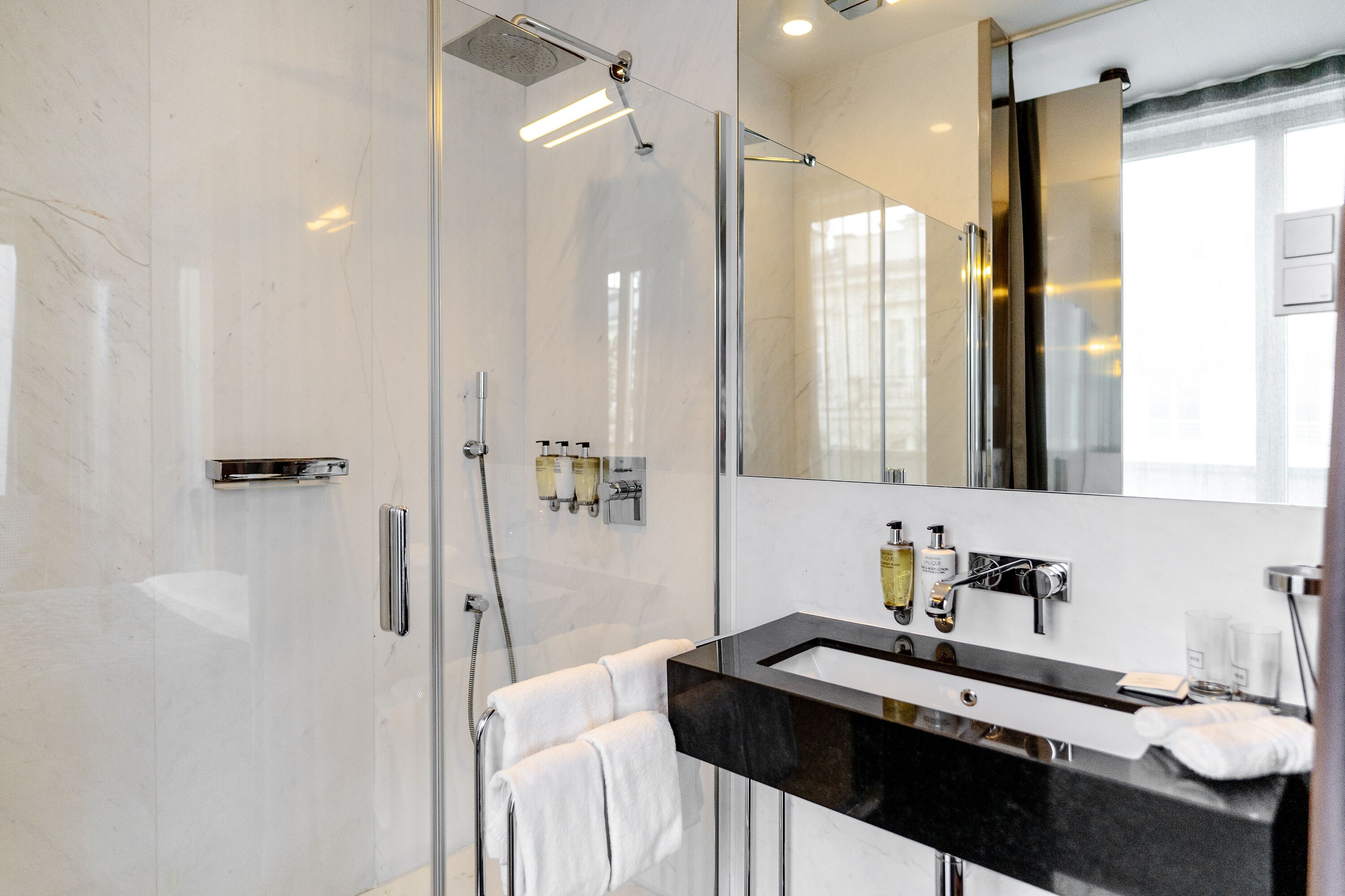 junior suite (signature - mi - ryst) | bathroom | free toiletries, hair dryer, slippers, towels