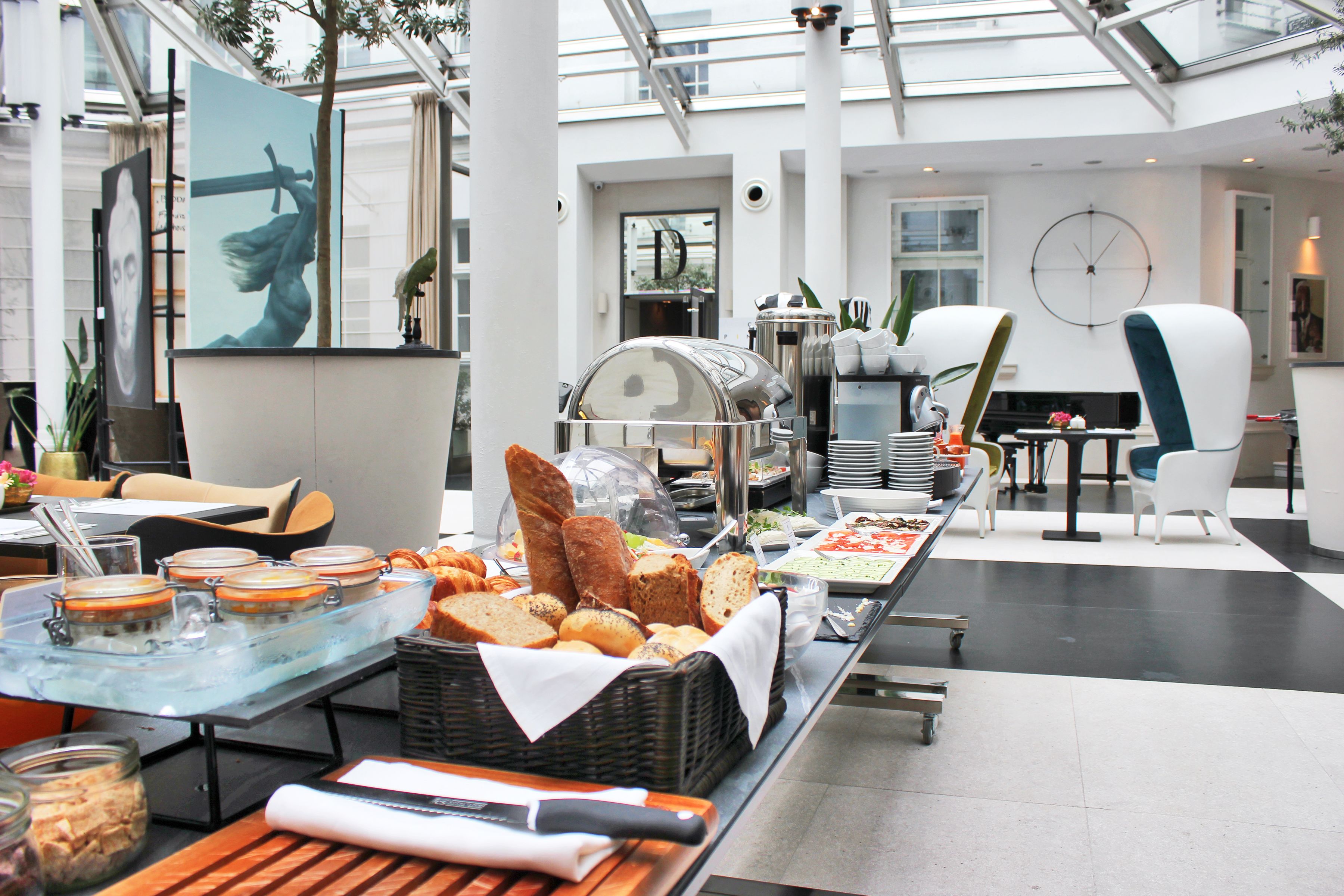 daily buffet breakfast (pln 130 per person)