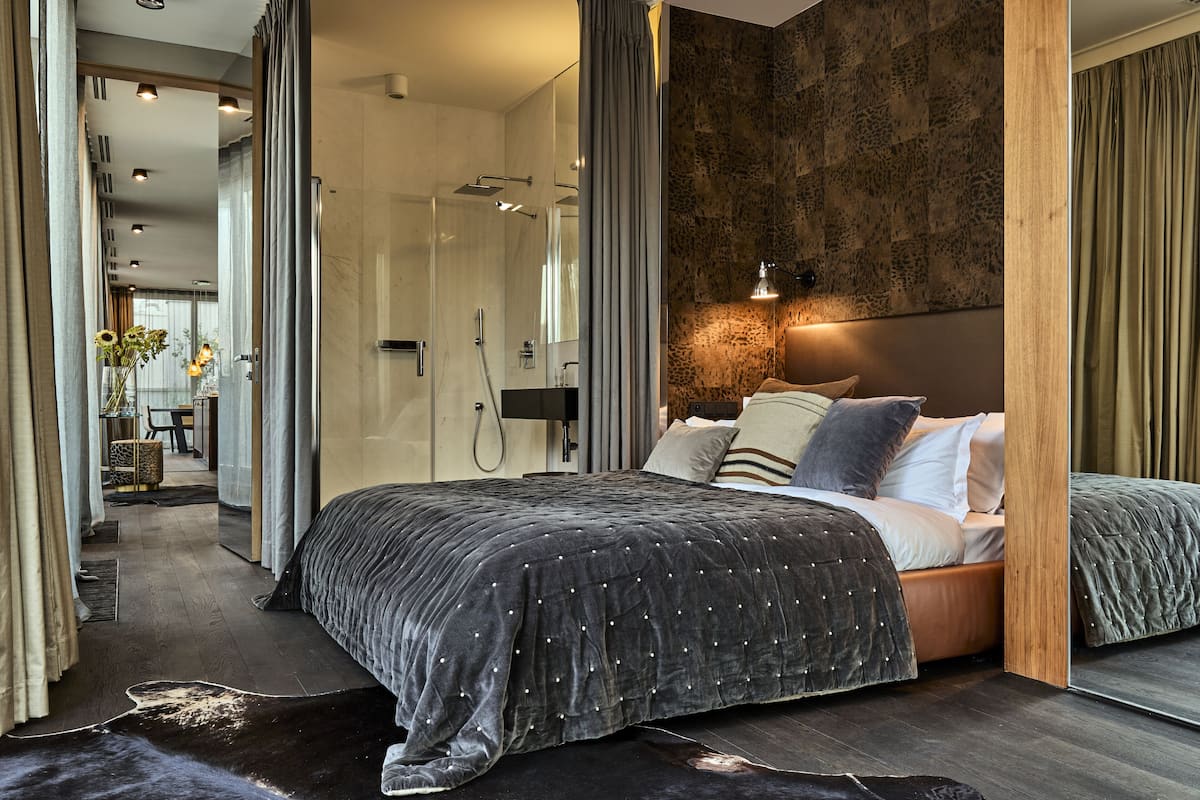 1 bedroom, hypo-allergenic bedding, free minibar items, in-room safe