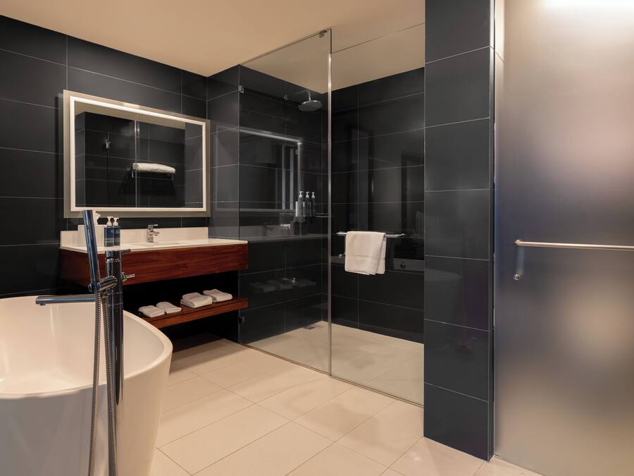 Suite, 1 King Bed | Bathroom | Shower, eco-friendly toiletries, hair dryer, towels
