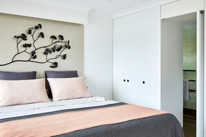 Four Bedroom House | 4 bedrooms, Egyptian cotton sheets, premium bedding, down comforters - Calabash Bay Lodge (Berowra Waters)