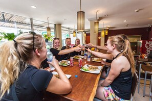 بار (في المنشاة)