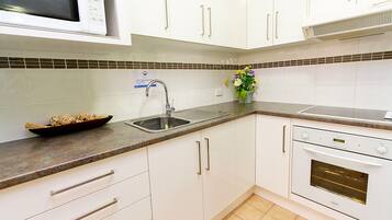 Standard Apartment | Private kitchen | Full-sized fridge, microwave, stovetop, coffee/tea maker