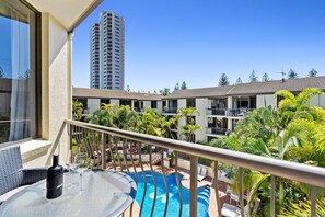 Deluxe Apartment | Balcony - Aussie Resort (Burleigh Heads)