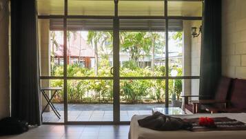 Deluxe Room (1 Double Bed and 1 Single Bed)