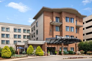 A multi-story hotel with a brick facade, a covered entrance, and a landscaped front garden. - Residence Inn by Marriott Williamsport (Williamsport)
